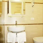 Bed & Breakfast Manila 4*